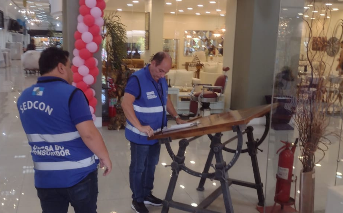 Educa Consumidor: Agentes da Secretaria de Defesa do Consumidor apreendem 80 kg de alimentos impróprios na Barra da Tijuca