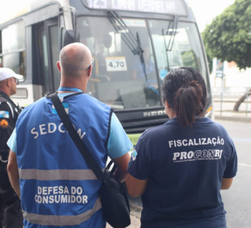SEDCON e PROCON-RJ realizam fiscalização em ônibus na manhã desta segunda-feira para apurar irregularidades pela falta de ar-condicionado