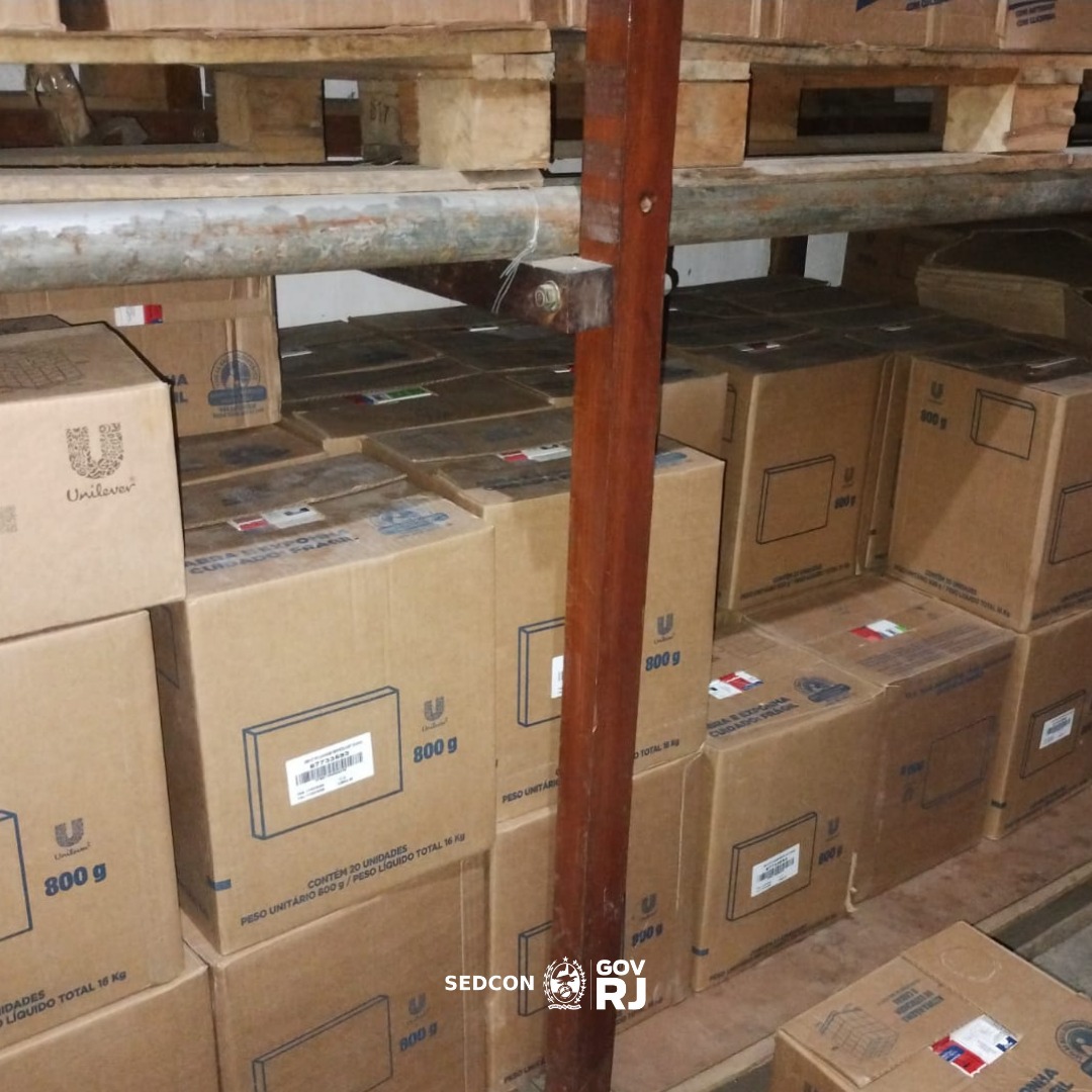 SEDCON tira de circulação toneladas de sabão em pó falso em Rio das Ostras