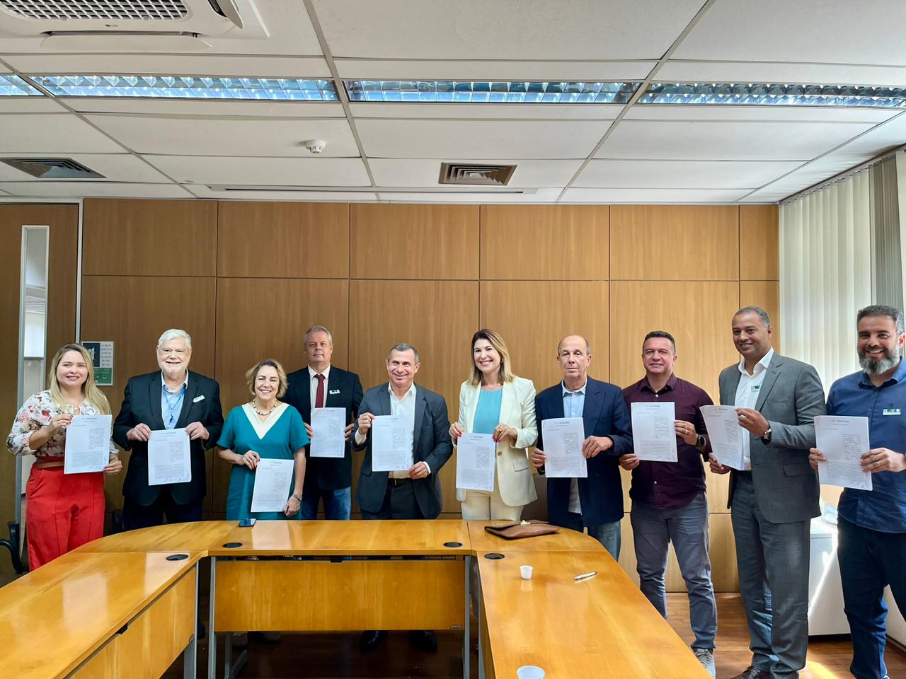 Governo do Estado do Rio de Janeiro e municípios costeiros firmam parceria em prol do desenvolvimento da economia do mar fluminense