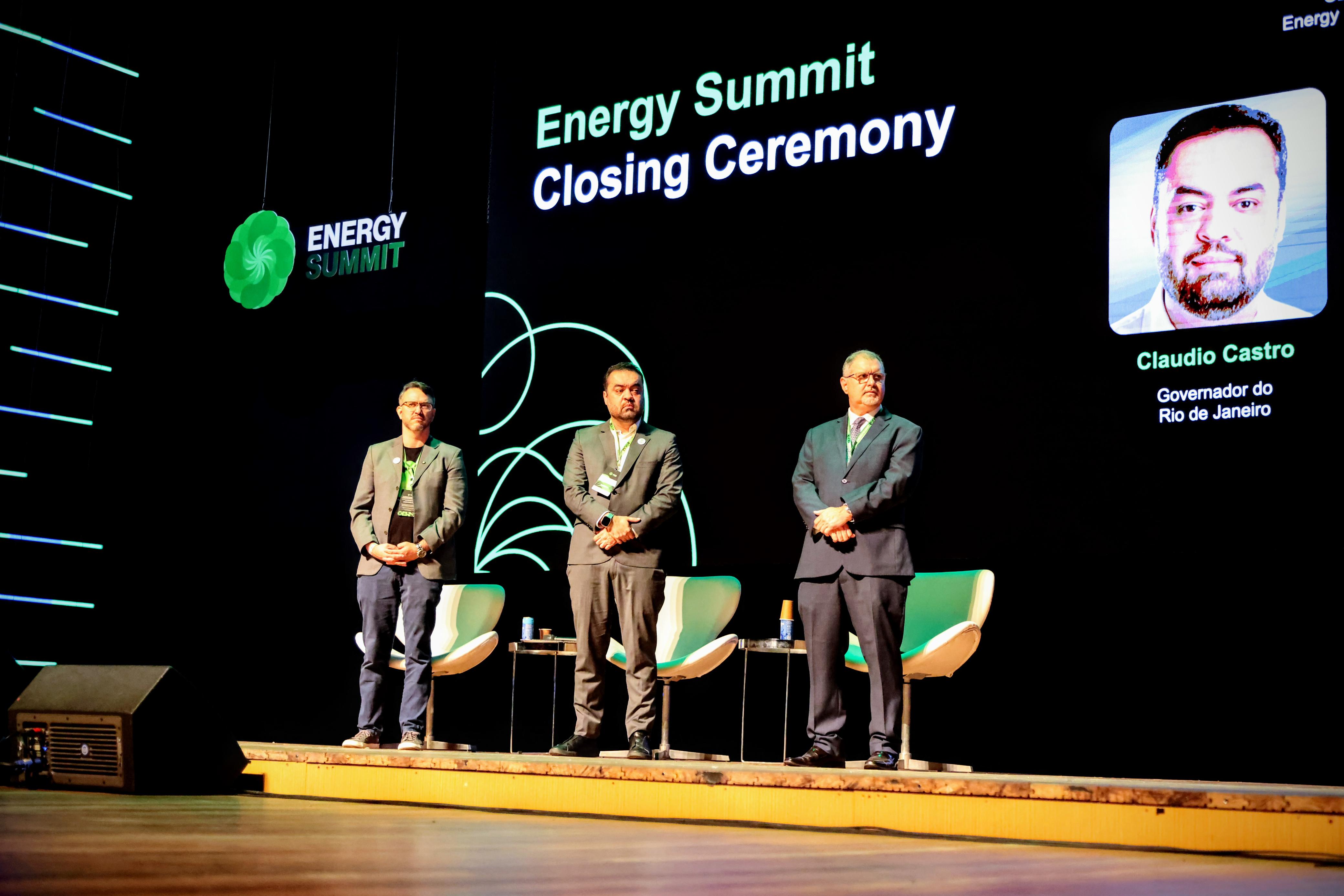 Cláudio Caso assina decretos para estimular a geração de energia limpa e a transição energética no Rio de Janeiro