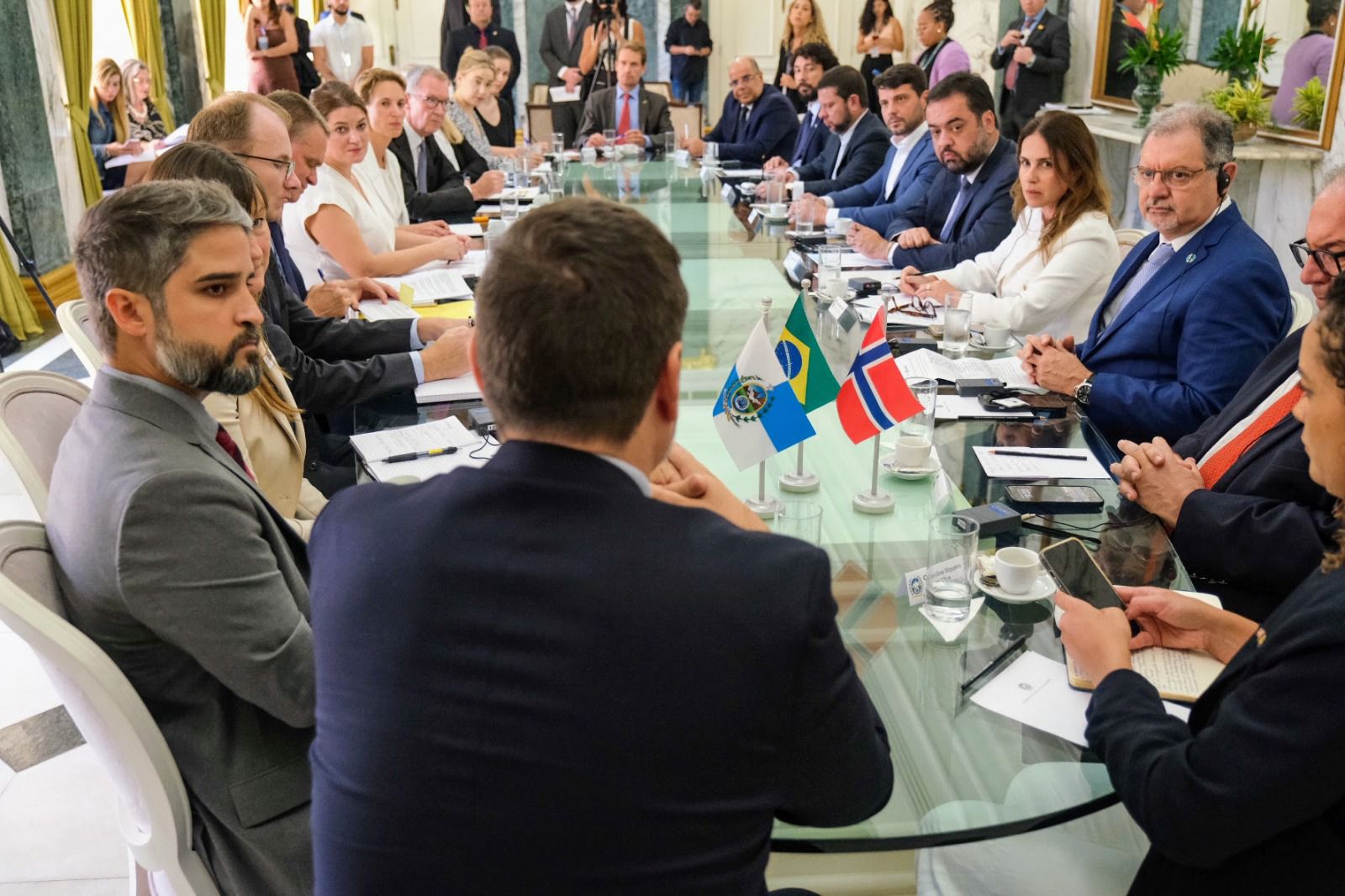 Governador Cláudio Castro discute investimentos no setor de energia com o Governo da Noruega