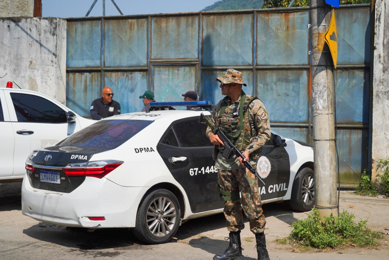 policias