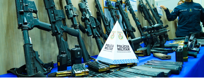 Polícia Militar apreende dois fuzis no Complexo do Chapadão; corporação já retirou 323 armas de uso restrito das ruas em 2026
