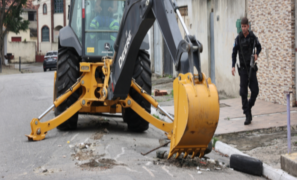 Governo do Estado retira 593 toneladas de obstáculos no primeiro dia da Operação Barricada Zero