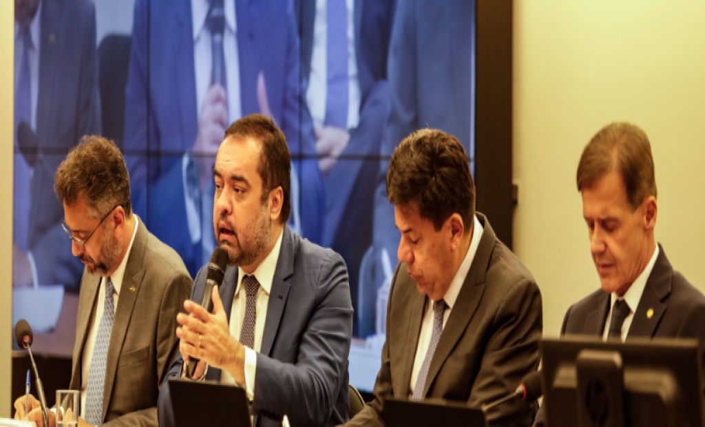 Cláudio Castro apresenta propostas à comissão especial da PEC da Segurança e defende reorganização das competências policiais