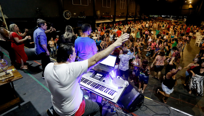 Seijes participa do Baile da Terceira Idade em Duque de Caxias