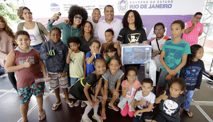 Governo do Estado comemora o Dia das Mães com ação social em Manguinhos