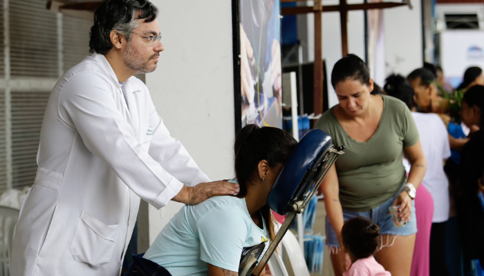 Governo do Estado comemora o Dia das Mães com ação social em Manguinhos