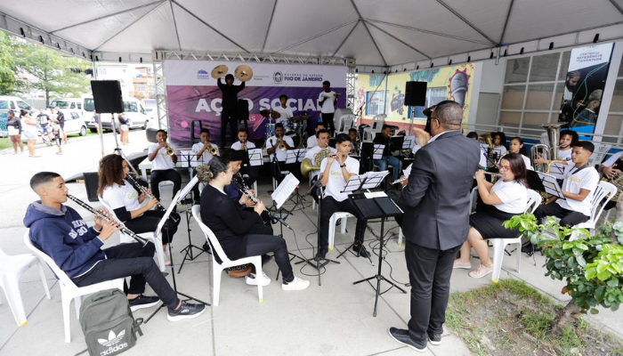 Governo do Estado comemora o Dia das Mães com ação social em Manguinhos