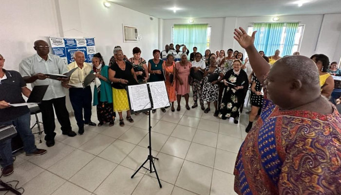 Seijes participa de evento comemorativo ao Dia das Mães no Centro de Atendimento ao Idoso em Queimados