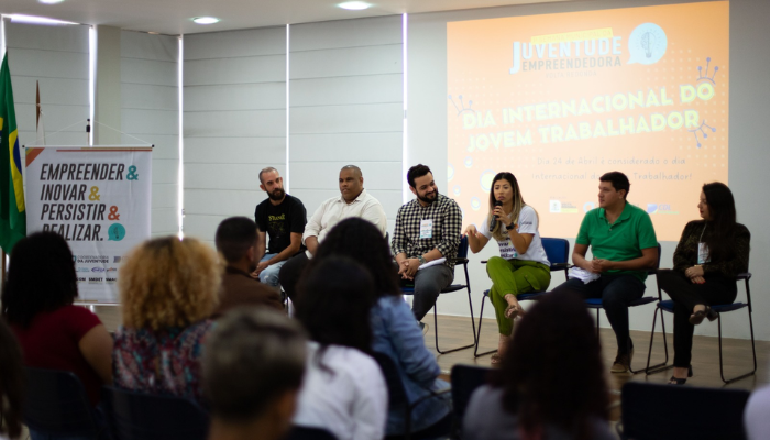Seijes comparece à abertura da 1ª Semana da Juventude Empreendedora, em Volta Redonda