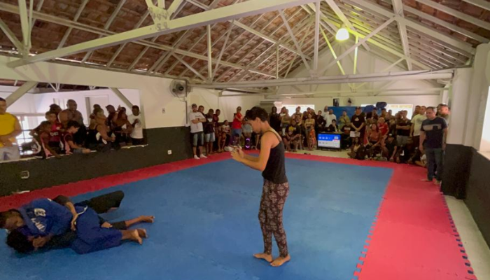 Seijes comparece à terceira edição do "Confere de Favela"