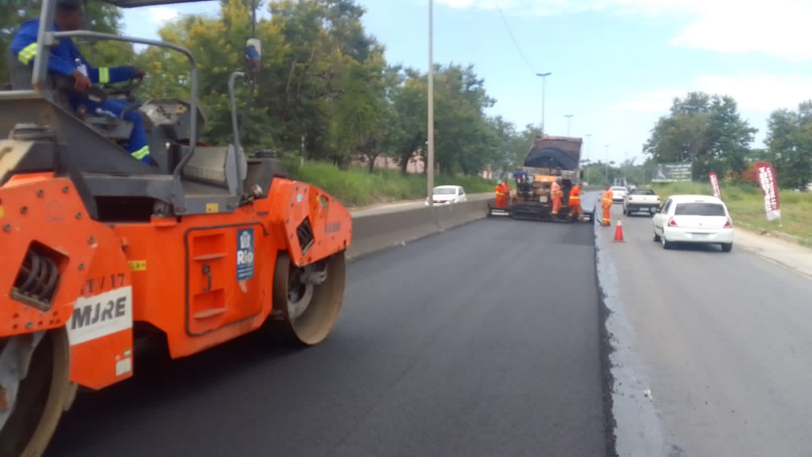 DER-RJ trabalha para eliminar buracos da RJ-104