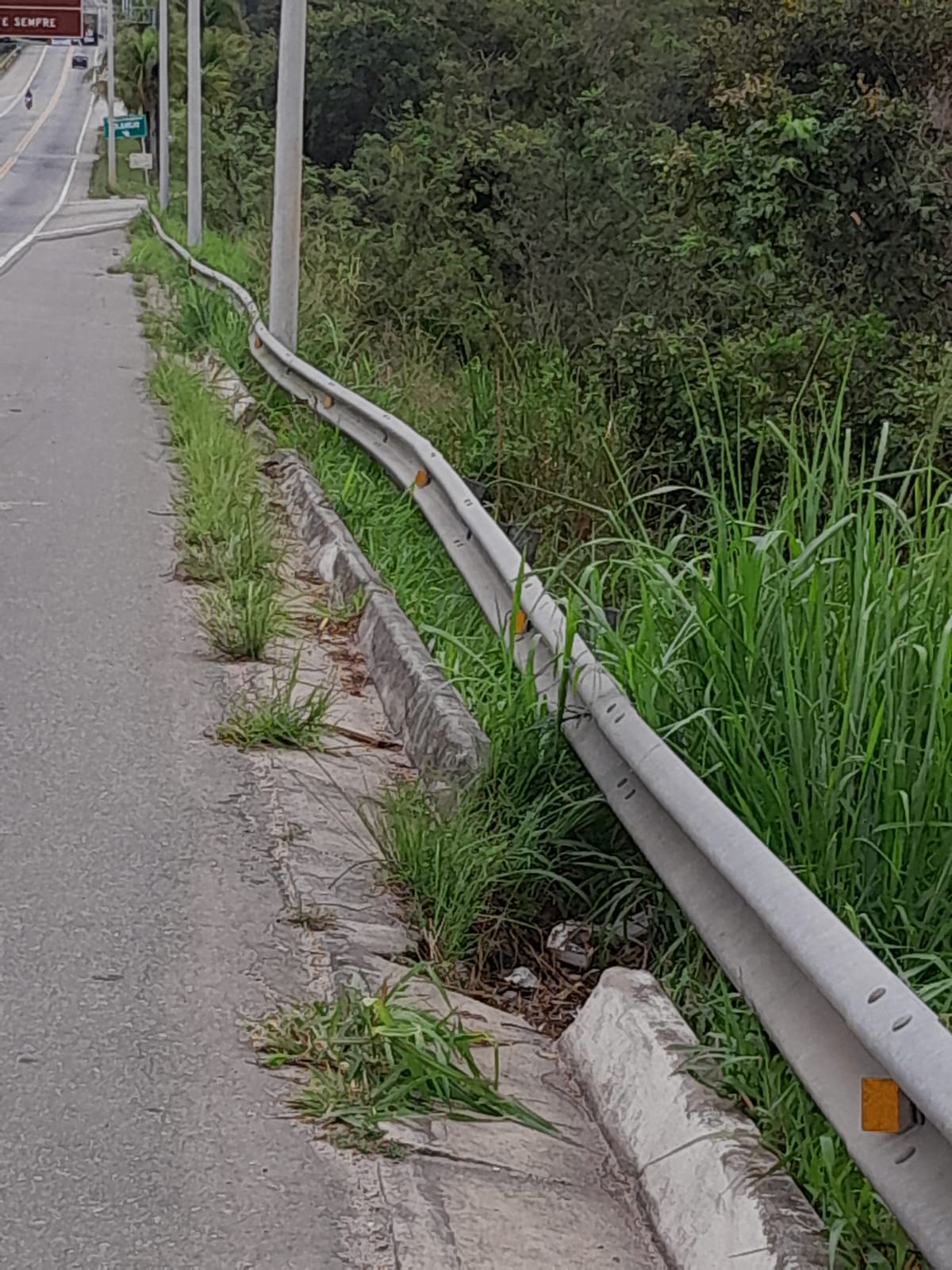 reparo em acostamento RJ-162, Rio das Ostras