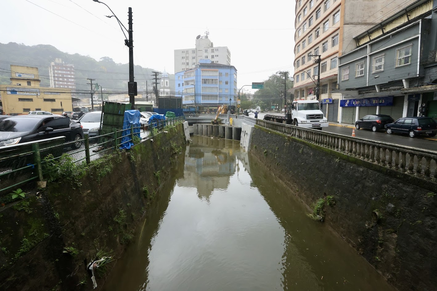 Túnel Extravasor escoou rapidamente o excesso de água dos rios em Petrópolis durante chuvas intensas deste fim de semana