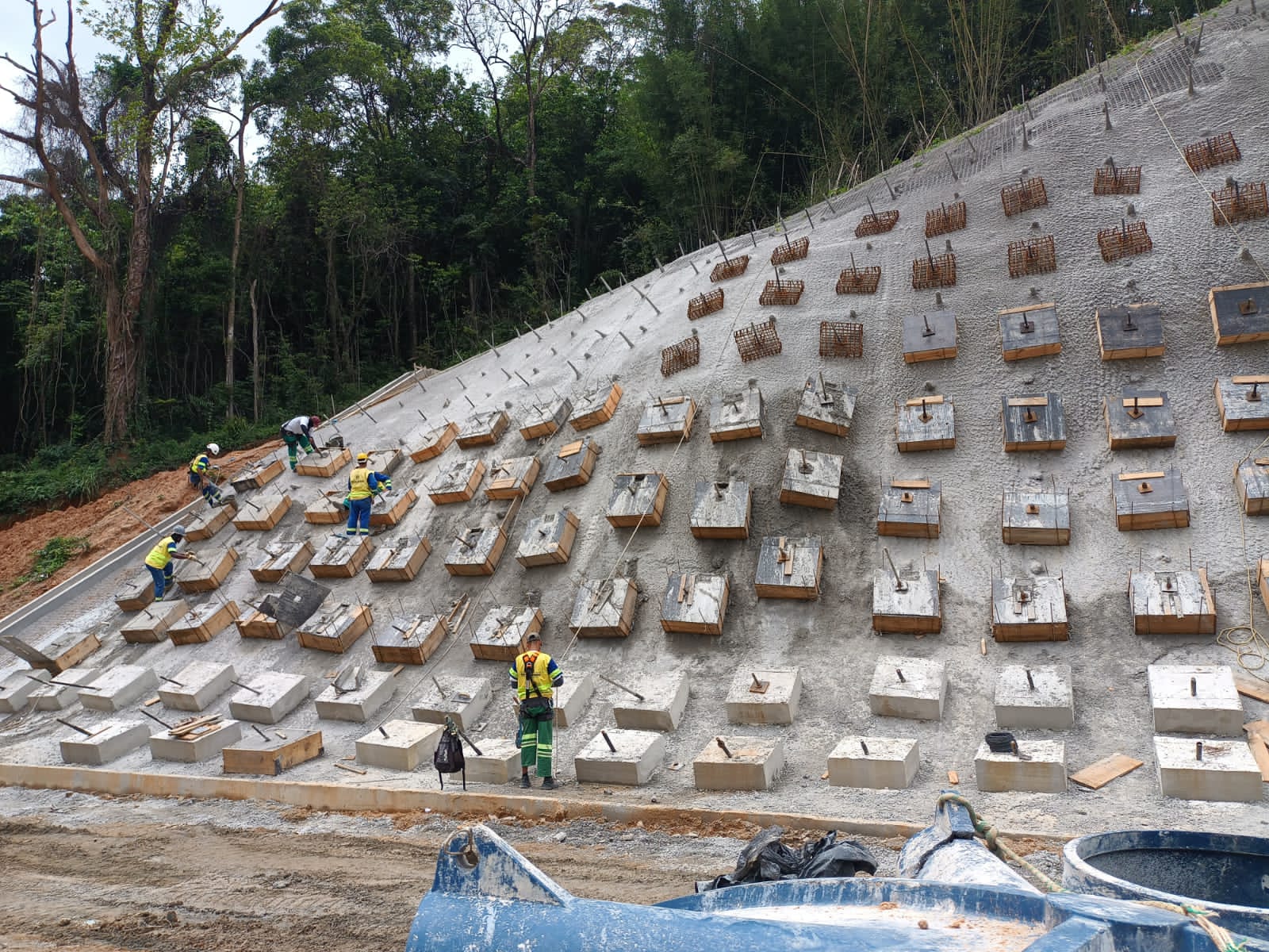 Ação em encosta na Serra do Mato Grosso continua e haverá nova interdição