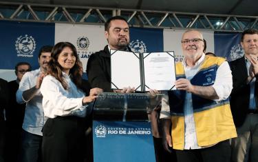 Governo do Estado entrega pavimentação em Valença e lança pacote de obras em Barra do Piraí