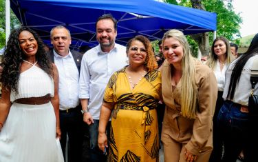 Ao lado do secretário Anderson Moraes, governador lança Pedra Fundamental na Escola Favo de Mel na Faetec