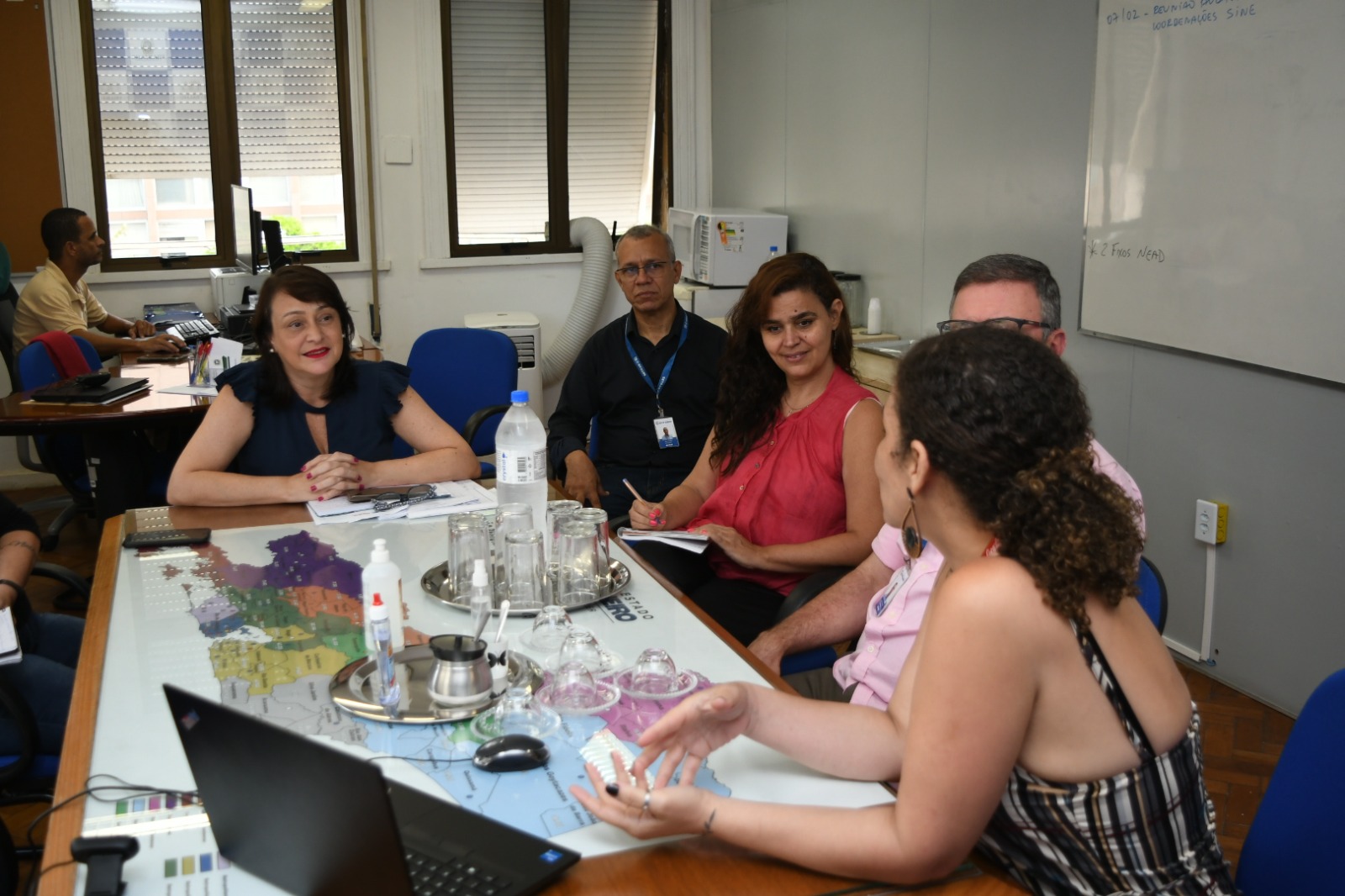 Secretária Kelly Mattos e equipe recebem representantes do Instituto Coca-Cola