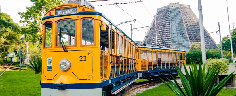 foto bonde na estação carioca