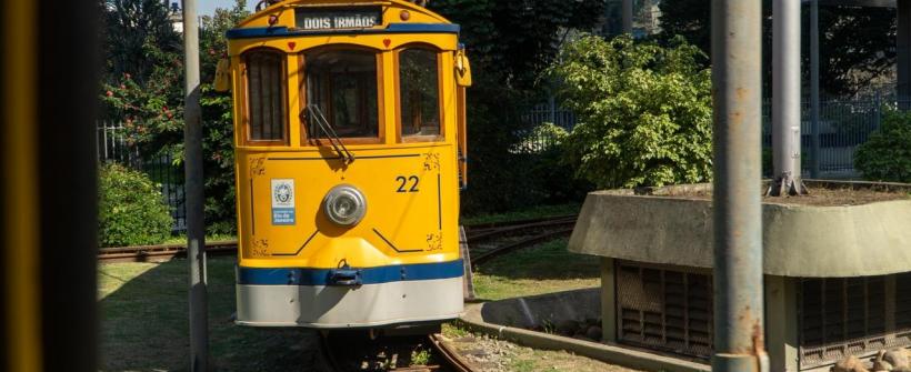 bonde na estação carioca