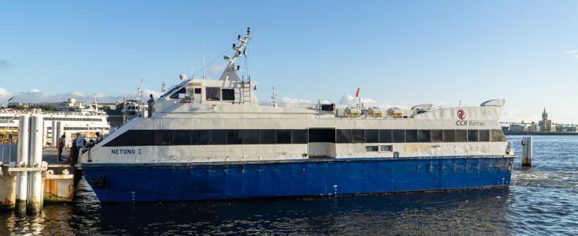 Barca usada na travessia para Paquetá