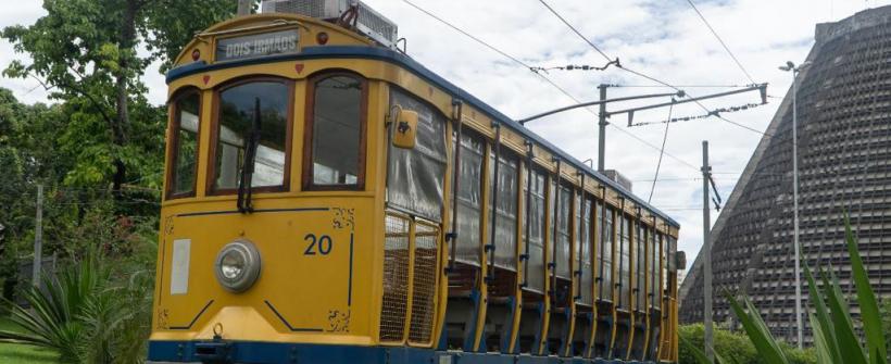 Bonde na estação Carioca