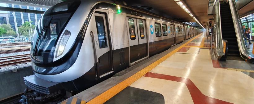 Estado garante ampliação do horário do metrô para atender foliões nos ensaios técnicos de sábados