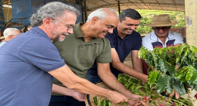 EMATER-RIO celebra Dia Mundial do Café e início da colheita em Bom Jesus do Itabapoana